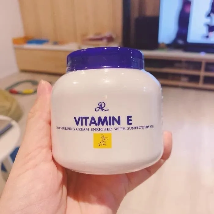 AR Thailand Vitamin E Moisturizing Cream enriched with sunflower oil (200g)
